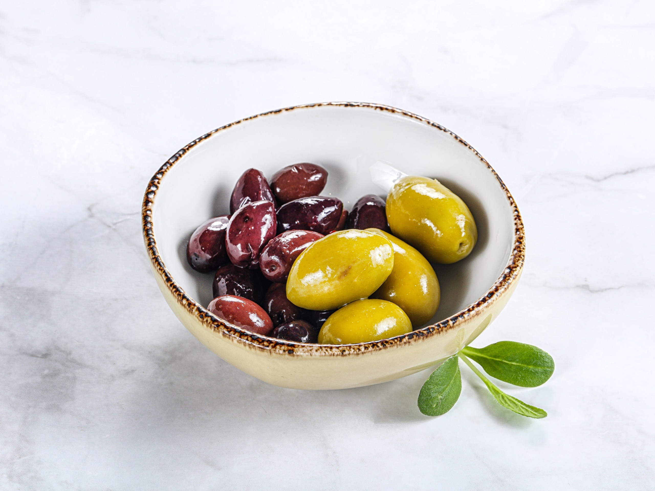 Маслины\оливки маринованные в ароматных травах